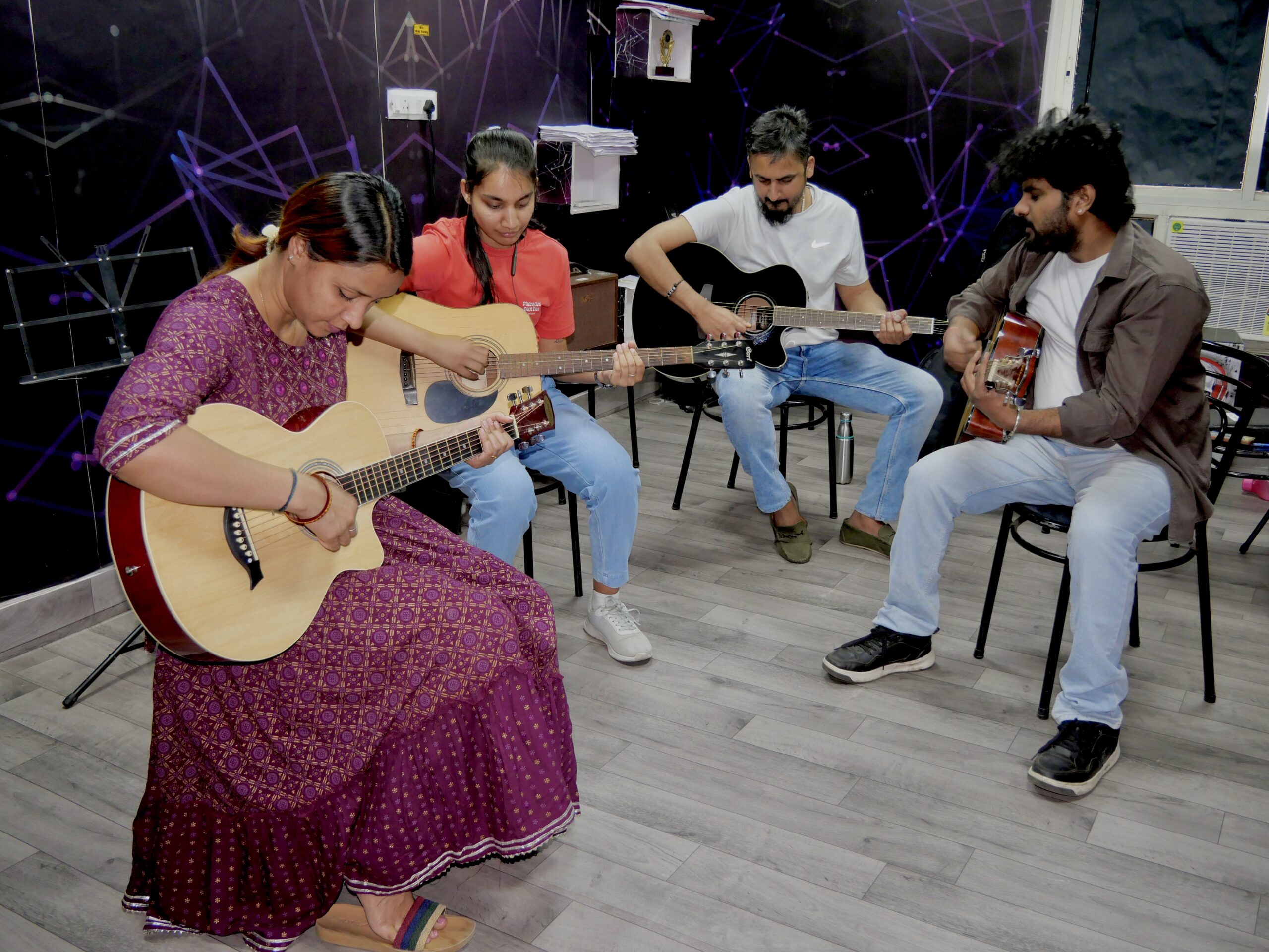 Guitar classes in delhi