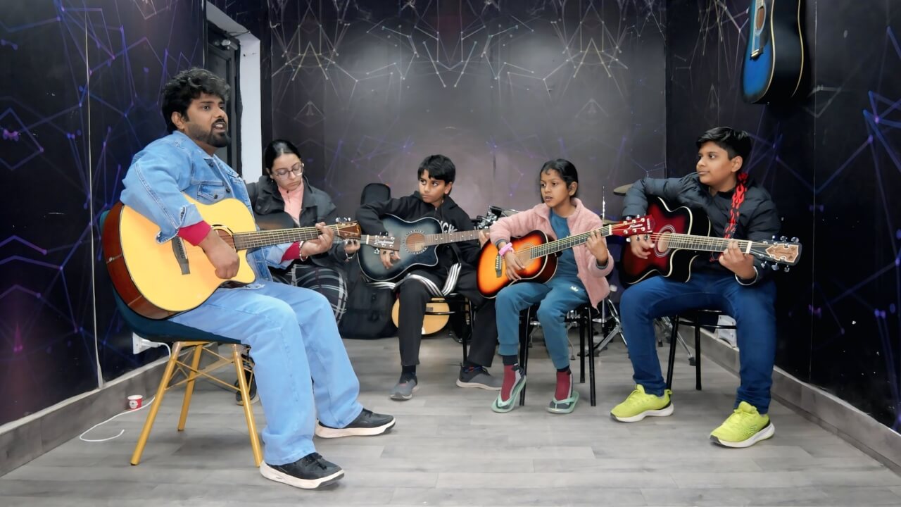 Guitar Classes in Delhi