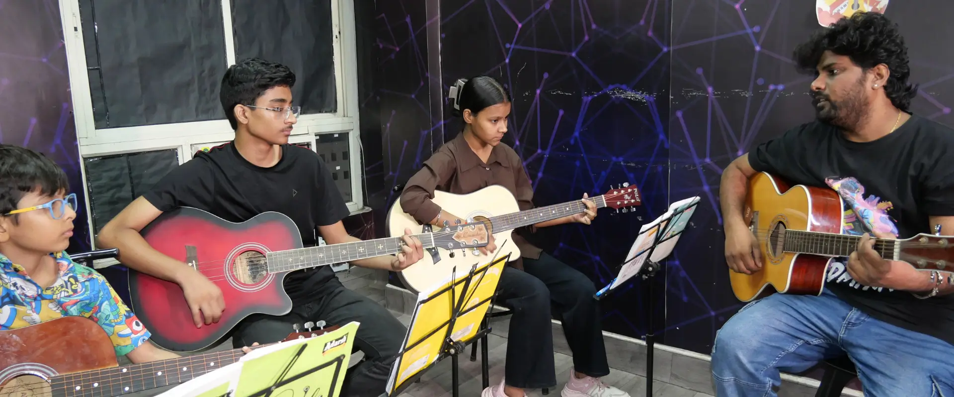 Guitar Classes in Delhi