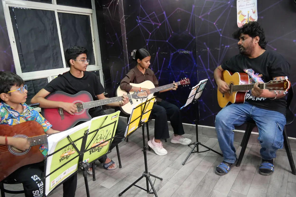 Guitar Classes in Shakarpur